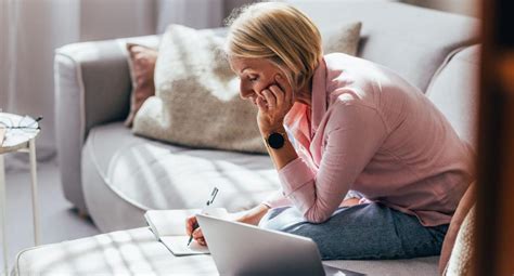 woman sitting|How little you should be sitting every day, according to a physiotherapist.